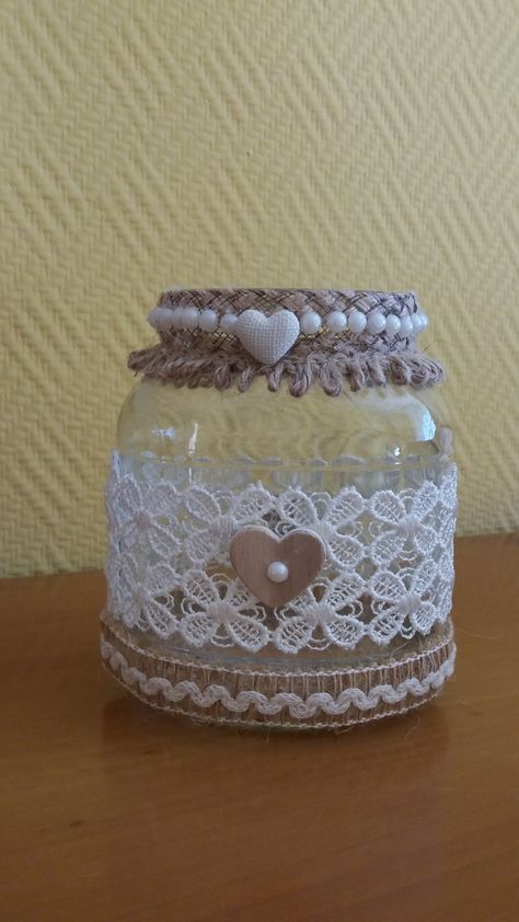 Hessian Crafts, Lace Jars, Crafts With Glass Jars, Glass Bottle Diy, Diy Glass Bottle Crafts, Jute Crafts, Diy Jar Crafts, Burlap Crafts, Diy Bottle Crafts