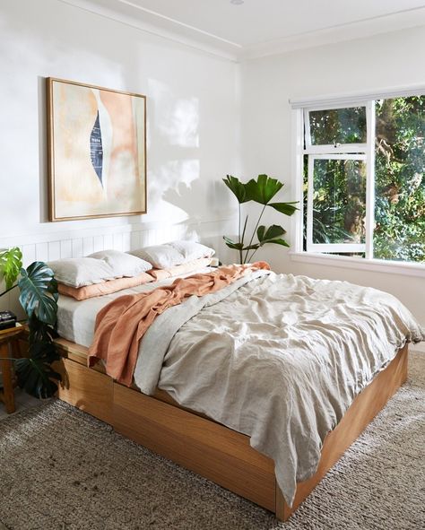 Bed Threads.® on Instagram: “✨ Terracotta & Oatmeal ✨ A calming combination that takes a neutral bedroom to the next level. 💫 Seen here inside the plant-filled bedroom…” Terracotta Bedding, Neutral Color Bedroom, Modern Bohemian Bedroom, Bed Threads, Interior Layout, Bohemian Bedroom Decor, Bedroom Plants, Neutral Bedroom, Bohemian Bedroom