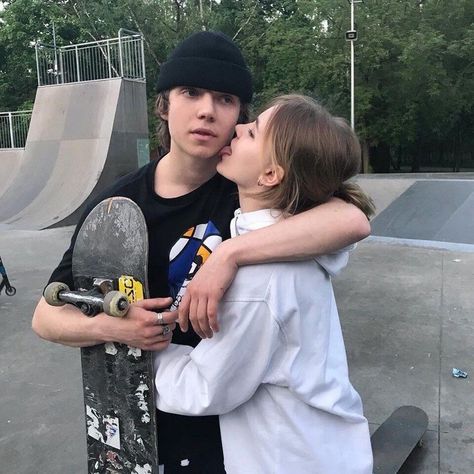 Couple Skater, Skater Couple, Grunge Couple, Image Couple, Skater Boys, Skater Boy, The Love Club, Boyfriend Goals, Kitesurfing