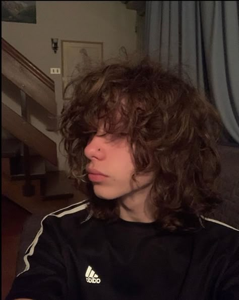 Wavy Wolfcut Hair Men, Haircut Models, Curly Wolfcut, Non Binary Haircuts, Long Curly Hair Men, Long Curly Haircuts, Grunge Boys, Cool Hair Ideas, Male Haircuts Curly