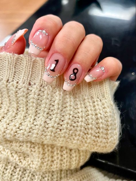 November Birthday Nails Ideas, Birthday Nails With Number 15, B Day Nails Art Ideas, Happy Birthday Nails Designs Art Ideas, Cute 18th Birthday Nails, 13 Nail Design, Birthdays Nails Design, Nail Ideas For 18th Birthday, Birthday Nails Mid Length