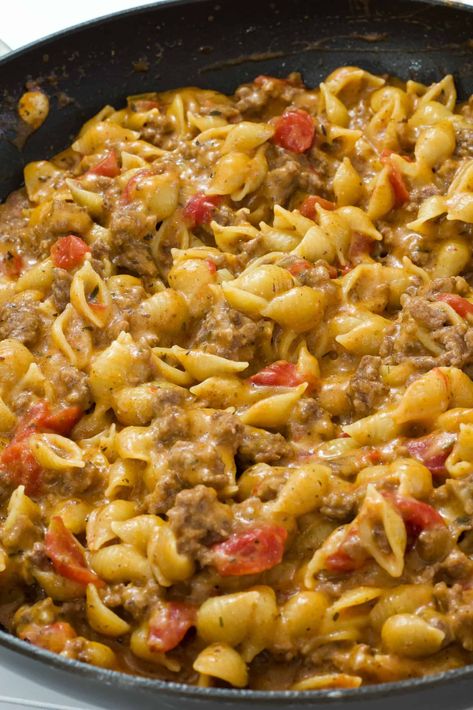 This Homemade Hamburger Helper Cheesy Italian Shells combines ground beef, pasta, tomatoes, tomato sauce and spices to make a healthier version of the popular boxed dinner. Tomato Beef Macaroni, Cheesy Hamburger Recipes, Hamburger And Tomato Sauce Recipes, Homemade Hamburger Helper Cheesy Italian Shells, Recipes With Tomato Sauce Dinners, Ground Beef Hamburger Helper, Ground Beef And Marinara Recipes, Best Hamburger Helper Recipe, Home Made Hamburger Helper Beef