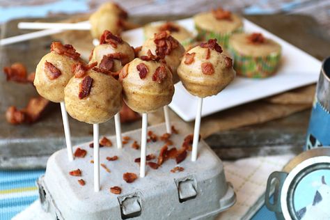 Maple Bacon Cake, Bacon Cake, Bacon Cupcakes, Cake Pop Maker, Caramel Glaze, Cake Pop Recipe, Low Carb Treats, Keto Cake, Low Carb Sweets