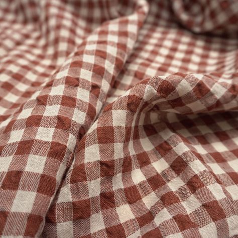 This light weight linen gingham fabric is perfect for creating comfortable and stylish summer garments with a cottagecore feel. The check pattern creates a classic and timeless look. 100% Linen it's a beautiful sustainable fibre. Intersecting Lines, Brown Gingham, Checkered Fabric, Gingham Linen, Linen Yarn, Gingham Fabric, Dyed Linen, Yellow Print, Beautiful Textures