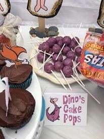 Emma's 1st Pebbles Flintstone Party | CatchMyParty.com Flinstones Themed Food, Yabba Dabba Two Food, Flintstones Cupcakes, Flinstones Birthday Party Food Ideas, Pebbles Flintstone Party, Flintstone Birthday Party, Bambam Birthday, Flintstone Birthday, Flintstone Party