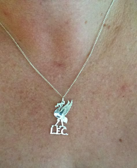 LFC necklace Liverpool Aesthetic, Soccer Girl Gifts, Funny Football Pictures, Liverpool Photos, Liverpool Fc Team, Diy Valentine Gifts For Boyfriend, Liverpool Football Club Wallpapers, Ynwa Liverpool, Liverpool Champions