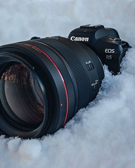 Christian | Canon Gear Visuals on Instagram: "How do you feel when you looking at this shot? ❄️ I personally feel so relaxed and calm 😍 Really like the winter ☃️ enjoy the weekend my friends In frame: 📸Canon R5 + Canon 85mm f1.2L USM #canonr5 #canon85mm12 #rf85mm12 #85mm12" Canon R6, Canon M50, Canon R5, Youtube Setup, Sony Digital Camera, Amazon Online Shopping, Canon Cameras, Enjoy The Weekend, Church Graphic Design