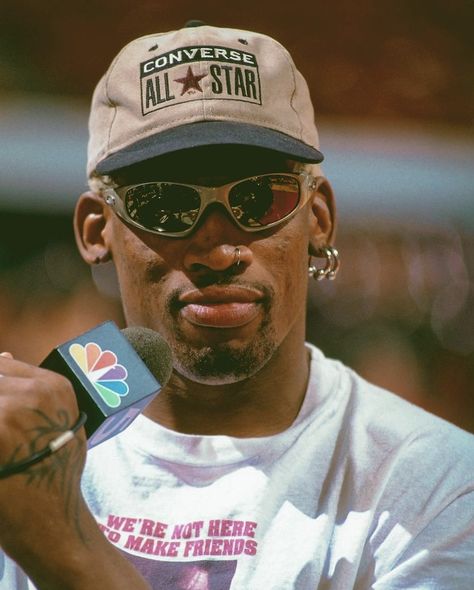 Basketball Pfp, Denis Rodman, Hip Hop Classics, Michael Jordan Basketball, Nba Fashion, Converse Star, Basketball Photography, Jordan Basketball, Dennis Rodman