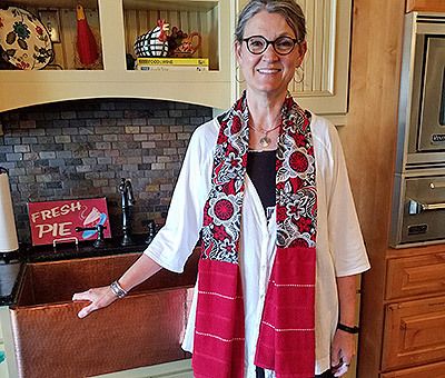 DIY Kitchen Towel Boa | The Culinary Center of Kansas City® - Kitchen Boa® Diy Kitchen Towels, Colorful Entryway, Towel Boa, Kitchen Towels Diy, Dish Towel Crafts, Kitchen Boa, Kitchen Towels Crafts, Towel Scarf, Diy Towels