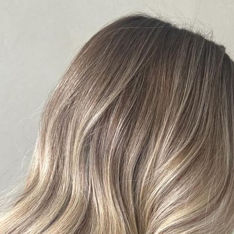 Maddie | Hairstylist on Instagram: "LOW MAINTENANCE BLONDE Highs + lows to ensure a seamless grow out and focusing the brightness around the face and towards the ends :) #blondebalayage #haireducation #beigeblonde #kelownahair" Low Maintenance Bronde Hair Color, Seamless Blonde, Low Maintenance Blonde, Babylights Blonde, Blonde High, Bronde Hair, Beige Blonde, Bright Blonde, December 8