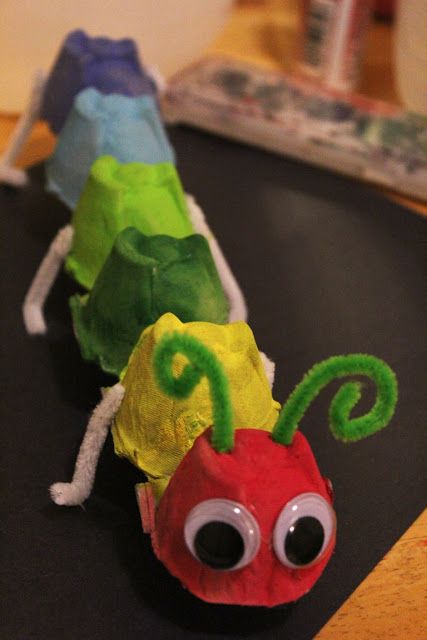 Egg Carton Caterpillar, Diy – Velikonoce, Camping Crafts For Kids, Caterpillar Craft, Insect Crafts, Bug Crafts, Egg Carton Crafts, Egg Carton, Camping Crafts