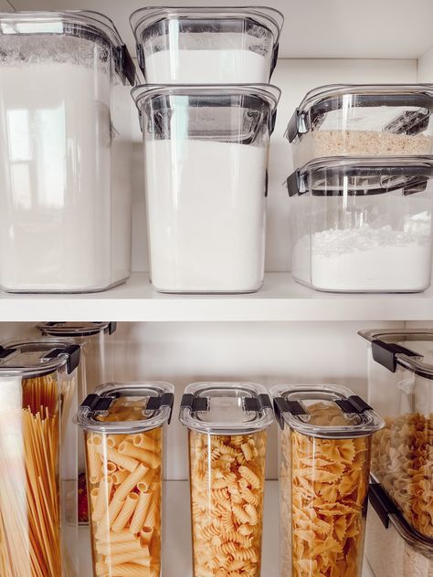 Rubbermaid Brilliance, Pantry Containers, Clean Kitchen Sink, Pantry Design, Pantry Storage, Home Organization Hacks, Sponge Holder, Pantry Organization, Room Organization