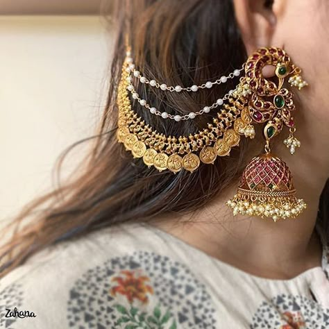 jhumka earrings for a mehndi Jhumka Designs, Indian Bridal Jewelry Sets, Indian Jewelry Earrings, Antique Jewellery Designs, Jewelry Set Design, Antique Jewelry Indian, Bridal Fashion Jewelry, Indian Jewellery Design Earrings, Wedding Jewellery Collection