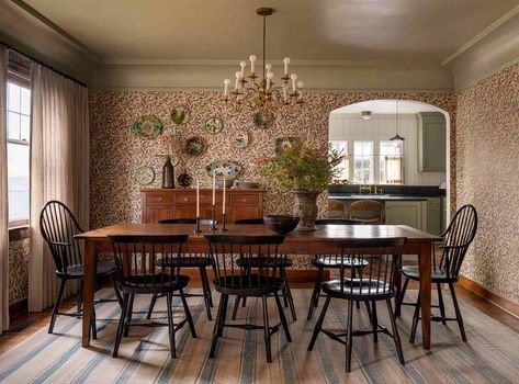 An old Tudor style house in Washington gets a beautiful transformation Victorian Dining Room Decor, Dining Room Wallpaper Ideas, Room Wallpaper Ideas, Dining Room Decor Traditional, Magnolia House, Wall Chandelier, Hall Ideas, Stylish Wall Decor, Dining Room Wallpaper