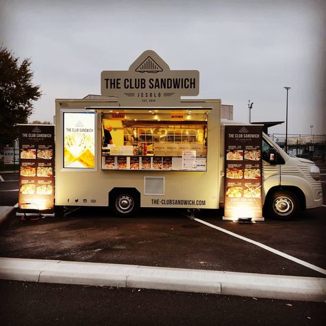 Sandwich Food Truck, Sandwich Truck, Vintage Food Truck, Nice Meals, Breakfast Food Truck, Foodtrucks Ideas, Coffee Food Truck, Pizza Food Truck, Mobile Restaurant