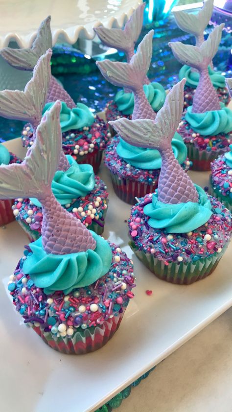 Mermaid cupcakes. Best cupcakes I’ve ever made! By me!! Gökkuşaği Pasta, Mermaid Birthday Party Decorations, Mermaid Theme Birthday Party, Mermaid Cupcakes, Mermaid Birthday Cakes, Ariel Birthday, Torte Cupcake, Mermaid Diy, Mermaid Theme Party