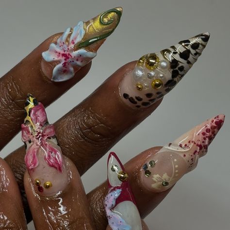 Nail Inspo Flowers, Colorful Flower Nails, Flower Nails Design, Elegant Almond Nails, Trendy Almond Nails, Sea Nails, Flowers Prints, Unghie Sfumate, Kutek Disney