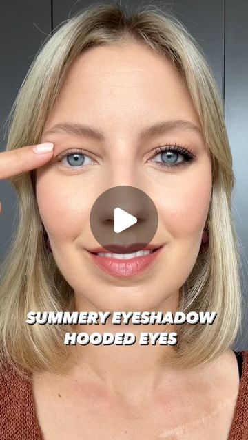 Michèle Clausen on Instagram: "Summery Eyeshadow for Hooded Eyes   BRONZY BASE: 1. Start with a bronzy eyeshadow shade. 2. Apply it all over your eyelid. 3. Look straight into the mirror and blend the eyeshadow above your eye crease to ensure it’s visible when your eyes are open, especially if you have hooded eyes. 4. Blend the eyeshadow outwards into a V shape at the outer corners for added definition.  LINER: 1. Line your upper lash line with a brown eyeliner. 2. Use a brown eyeshadow to blend and smudge the liner, creating a soft double-lining effect. 3. Apply the liner to your lower lash line and blend with the same brown eyeshadow for a cohesive, soft look.  GLAM: 1. Take a peachy or bronzy eyeshadow. 2. Apply it to the inner corners of your eyes to add an extra touch of glam. 3. Ble Lowered Eyelids Makeup, Simple Eyeshadow Looks For Hooded Eyes, Make Up For Lowered Eyelids, Eyeshadow For Downturned Hooded Eyes, How To Apply Eyeshadow For Hooded Eyes, Eyeliner Partially Hooded Eyes, Eyeshadow For Partially Hooded Eyes, Brown And Gold Eyeshadow Hooded Eyes, Eyeshadow Partially Hooded Eyes