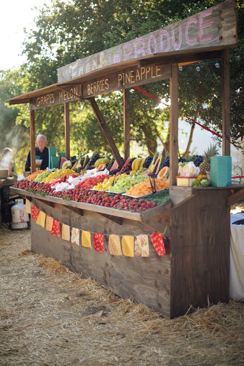 Farmer's Market Wedding at Parker Ranch - Pink Peppermint Design Farmers Wedding, Warehouse Cafe, Ranch Party, Farmers Market Wedding, Farmers Market Stand, Gerobak Dorong, Farmers Market Booth, Farmers Market Display, Diy Party Crafts