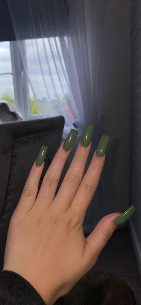 Prom Nails Simple, Nails Army Green, Nails For Prom, Plain Acrylic Nails, Solid Color Acrylic Nails, Acrylic Nails Long, Nails Long Square, Green Acrylic Nails, Color Acrylic