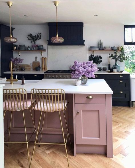 black kitchen with pink island Pink Kitchen Cabinets, Purple Cabinets, Pink Kitchen, Kitchen Extension, Kitchen Inspiration Design, Kitchen Diner, Home Aesthetic, Kitchen Inspo, Kitchen Reno