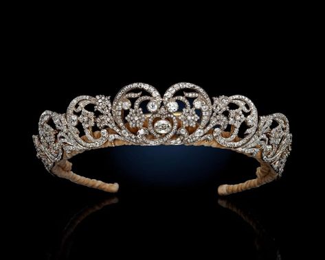 Spencer Tiara, Princess Diana Tiara, Diana Tiara, Princess Diana Wedding, Spencer Family, The Spencer, Diana Wedding, Necklace Combo, Royal Tiaras