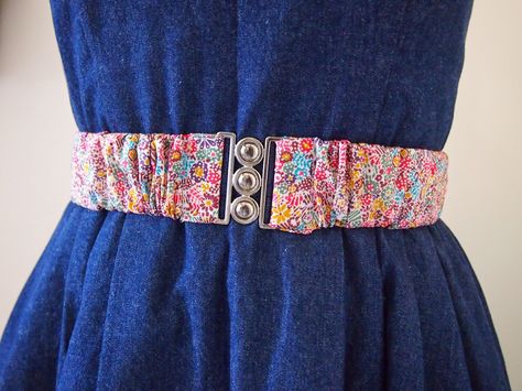 Handmade Belts Ideas, Sash Belt Diy How To Make, Sewing Belt, Fabric Belt Pattern, Diy Fabric Belt For Dresses, Fabric Belt Diy, Diy Elastic Belt, Diy Belt, Diy Belt For Dresses