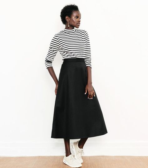 9 Items Powerful Women Never Wear to Work via @WhoWhatWear Midi Skirt Outfit Work, Aline Skirt Outfit, How To Wear Jeans To Work, Black Midi Skirt Outfit, Work Wardrobe Essentials, Bjd Fashion, Aline Midi Skirt, Black Skirt Outfits, Midi Skirt Outfit