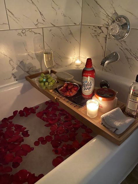 Romantic Setup For Boyfriend, Romantic Night For Him At Hotel, Romantic Room Surprise, Romantic Bath, Romantic Room Decoration, Aesthetic Bath, Bath Aesthetic, Dream Dates, Romantic Date Night Ideas