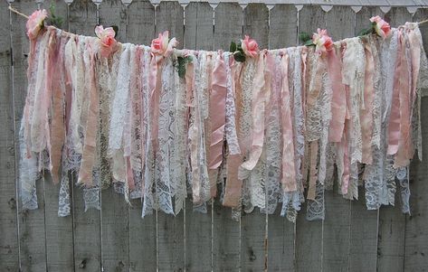 Shabby chic lace garland Shabby Chic Baby Shower Ideas, Shabby Chic Birthday Party, Lace Garland, Deco Champetre, Rag Garland, Shabby Chic Baby, Chic Baby Shower, Shabby Home, Shabby Chic Curtains