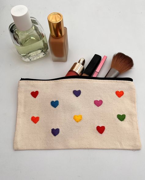 Hand embroidered cololurful heart canvas pouch with zip. Hand embroidered hearts makeup bag, toiletry bag. Embroidered canvas pencil case. Embroidered Makeup Bag, Diy Toiletry Bag, Pouch Painting, Embroidered Totes, Hearts Makeup, Diy Toiletries, Stitches Makeup, Creative Tote Bag, Fashion Studies