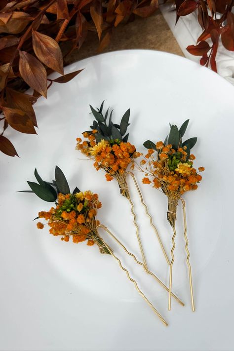 Dried Flowers Accessories, Flowers 2023, Fall Wedding Hairstyles, Dried Flowers Wedding, Flower Hair Pins, Hair Clips Diy, Floral Hair Clip, Eucalyptus Wedding, Georgia Wedding