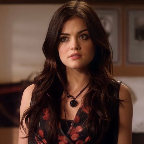 Aria Aesthetic, Aria Montgomery Hair, Aria Hair, Red Hair Cartoon, Abbey Cowen, Pretty Little Liars Aria, Petite Style Outfits, Beacon Hills, Aria Montgomery