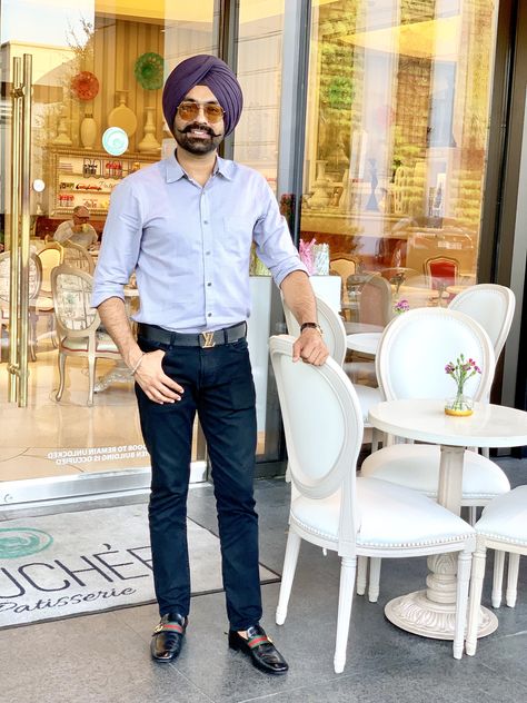 #tarsemjassar #sardar #sardaristyle #fashion #singh #punjabi Sardar Fashion Turban, Tarsem Jassar Pics, Tarsem Jassar, Sardar Fashion, Gentlemen Fashion, Formal Suits Men, Better Quotes, Gents Kurta Design, Gents Kurta