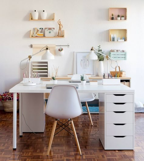 Neat and clean minimalist workspace design ideas for your home 29 Ikea Linnmon, Ikea Desk Hack, Bureau Decor, White Office Chair, White Desk Office, Hiasan Bilik Tidur, White Desk, Bedroom Desk, Study Room Decor