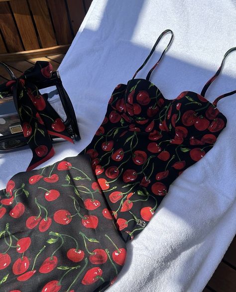 Cherry Swimsuit, Vintage Swimsuit, Beach Cottage Style, Beach Hair, Beach Girl, Beach Dress, Beach Pictures, Beach Bag, Beach Outfit