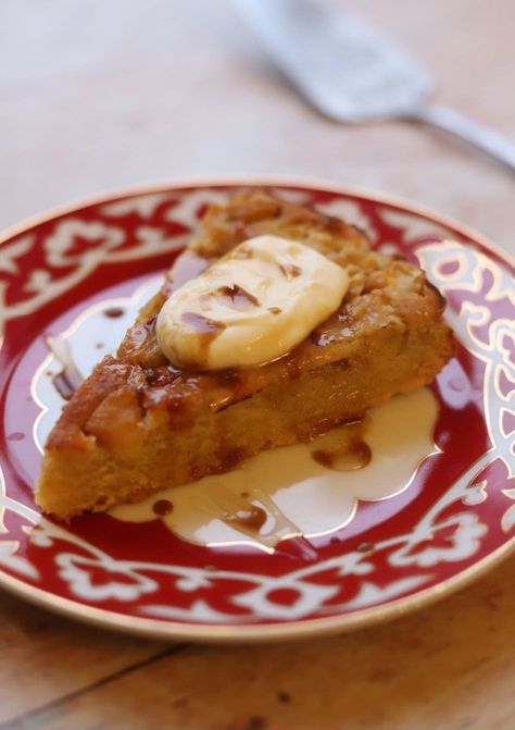 A gluten-free spiced apple cake which is as delicious as it is easy to make! #Italiancake #applepolentacake #polenta #dessert #spicedapple Polenta Dessert Recipes, Polenta Desserts, Spiced Apple Cake, Honey Roasted Pecans, Polenta Cake, Cake Gluten Free, Polenta Cakes, Amazing Desserts, Tall Cakes