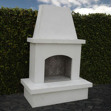 The American Fyre Designs Contractor's Model is all about self-expression – the glass-fiber reinforced concrete body is the canvas, and the next step is up to you. | American Fyre Designs Contractor Fireplace Style, Outdoor Gas Fireplace, Outdoor Space Design, Backyard Fireplace, Casas Coloniales, Aluminum Railing, Fire Features, Classic Outdoor, White Concrete