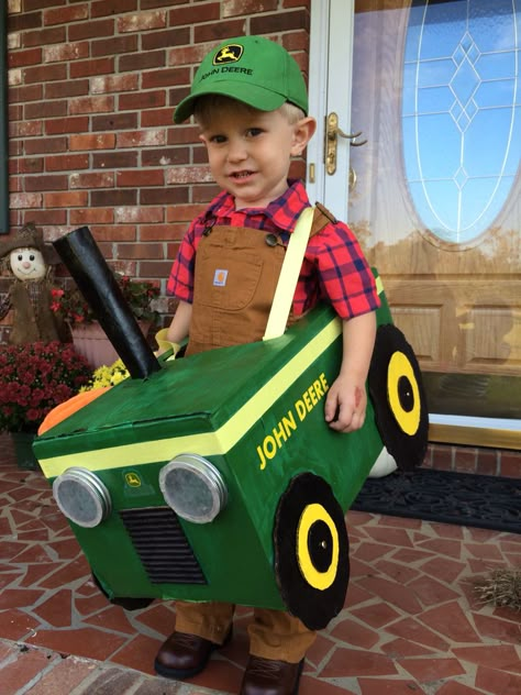 John Deere tractor costume. Diy Tractor Costume, Tractor Costume, Farmer Costume, Diy Tractor, Tractors For Kids, Carton Diy, Baby Kostüm, Tractor Birthday, Diy Toddler