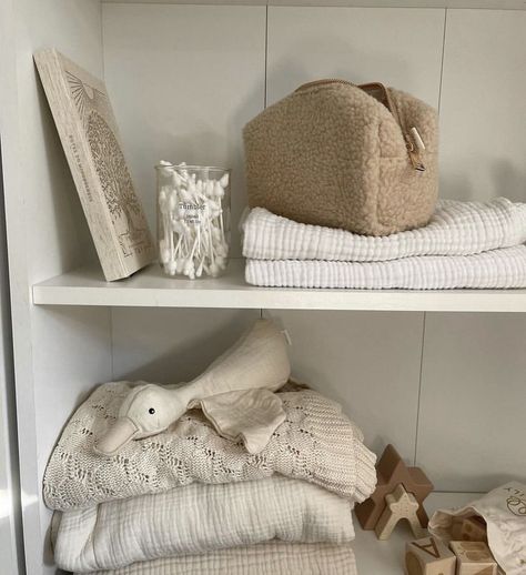 Neutral Baby Aesthetic, Beige Mom Aesthetic, Aesthetic Nursery, Luxury Baby Nursery, Sports Nursery Theme, Rich Wealthy, Baby Vans, Baby Moses Basket, Baby Room Inspiration