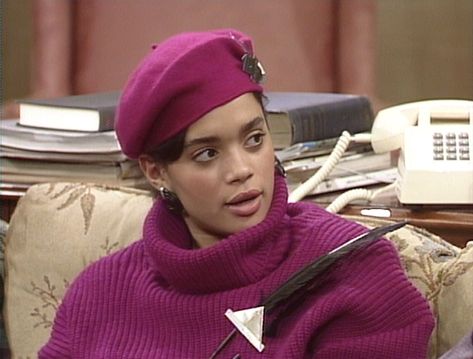 Denise Huxtable raspberry beret + chunky sweater Denise Huxtable Outfits, Denise Huxtable, Contact Photos, Cosby Show, Stylish Black Women, The 90s Fashion, Character Styles, The Cosby Show, Raspberry Beret