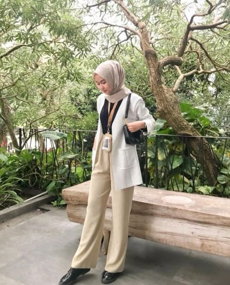 Blazer Outfits Hijab Formal, Office Look Hijab Casual, Outfit Magang, Work Outfits Women Hijab, Office Outfits Women Hijab, Outfit Kantor, Ootd Hijab Casual, Outfit Hijab Casual, Look Office