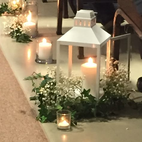 White lanterns with ivy and baby's breath @ pam & dans wedding Wedding Church Decorations, Cheap Wedding Table Centerpieces, Decorations Flowers, Lantern Centerpiece Wedding, Deco Champetre, Church Wedding Decorations, Church Decorations, Lantern Centerpieces, White Lanterns