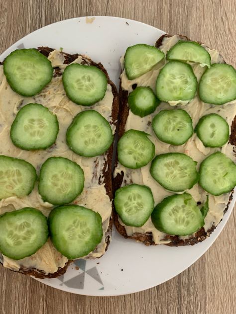 Cucumber With Hummus, Cucumber And Hummus, Hummus And Cucumber, Hummus Snack, Brown Bread, Carb Meals, Snack Box, 2024 Vision, Meal Ideas