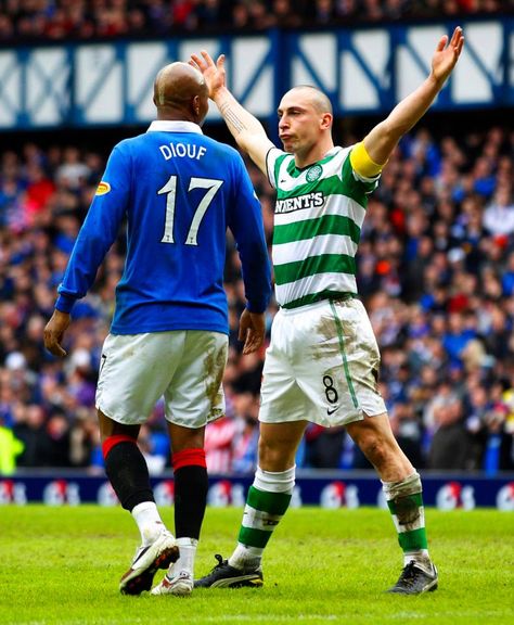 Rangers 2 Celtic 2 in Feb 2011 at Ibrox. Scott Brown made it 2-2 on 65 minutes and intimidated El Hadji Diouf along the way in the Scottish Cup 5th Round tie. Scott Brown Celtic, Celtic Fc Wallpapers, Celtic Wallpaper, Celtic Players, Celtic Soccer, Celtic Team, Celtic Football Club, Celtic Images, Glasgow Rangers Football