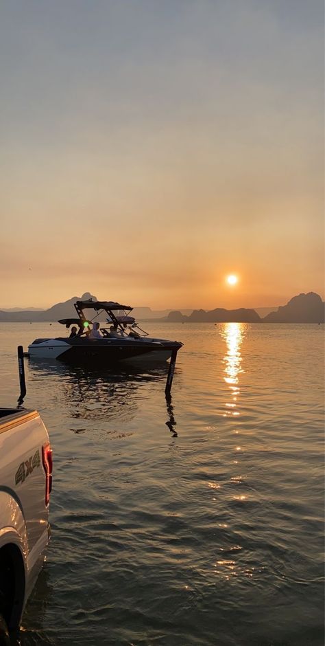 Lake Day Essentials, Lake Day Pictures, Lake Day Aesthetic, Aesthetic Lake, Vision Board Photos, Lake Girl, Lake Days, Lake Day, Lake Time