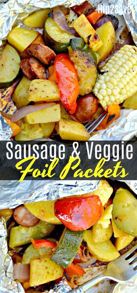 Love foil packet meals? Try these easy Sausage and Veggie Foil Packets for an outstanding backyard grilling or camping meal idea. Veggie Foil Packets, Tin Foil Dinners, Sausage And Veggies, Healthy Camping Food, Foil Pack Dinners, Camping Meal, Foil Packet Dinners, Foil Pack Meals, Foil Dinners