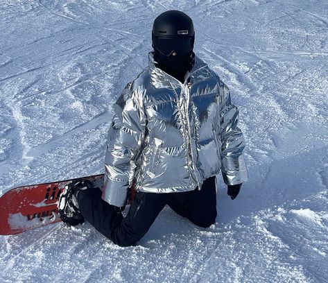 Kendall Jenner Wore a $2,490 Metallic Puffer Jacket on the Slopes, but We Found 6 Dupes Starting at $41 Kendall Jenner News, Ski Fit, Ski Trip Outfit, Ski Aesthetic, Ski Outfit, Snow Trip, Winter Inspo, Snow Outfit, Snowboarding Outfit