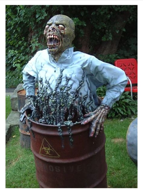 Creepy Halloween Decorations Diy, Surfer Party, Scary Halloween Decorations Outdoor, Diy Haunted House Props, Dekorasi Halloween, Halloween Diy Outdoor, Halloween Props Diy, Creepy Halloween Decorations, Adornos Halloween