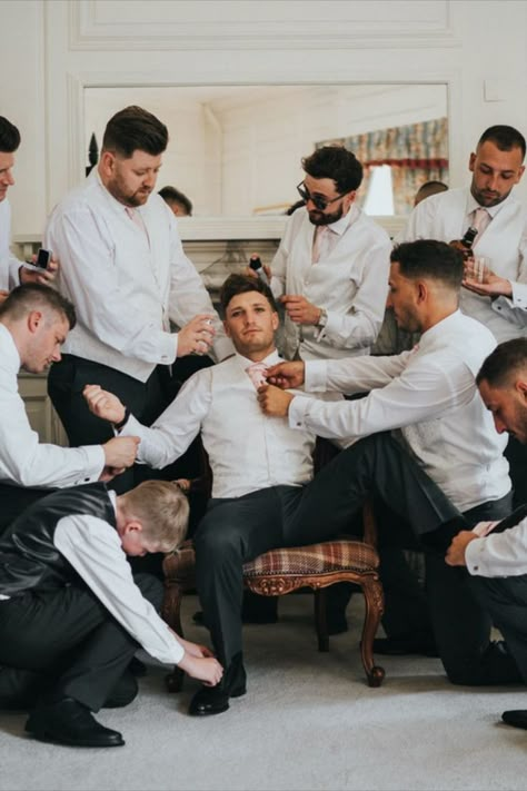 Wedding Poses Funny, Wedding Photos With Maid Of Honor, Wedding Photo Ideas Inside, Wedding Photos Ideas For Photographers, Groomsmen And Bridesmaids Photos, Wedding Photography Groomsmen, Wedding Photo Inspiration Picture Ideas, Wedding Photo Ideas Funny, Group Wedding Photo Ideas